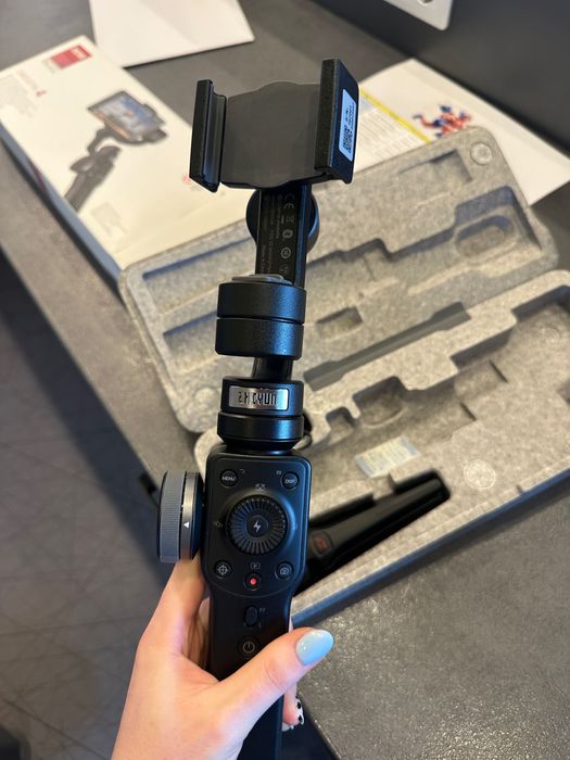 Продавам стабилизатор Zhiyun\-Tech Smooth 4 за телефон