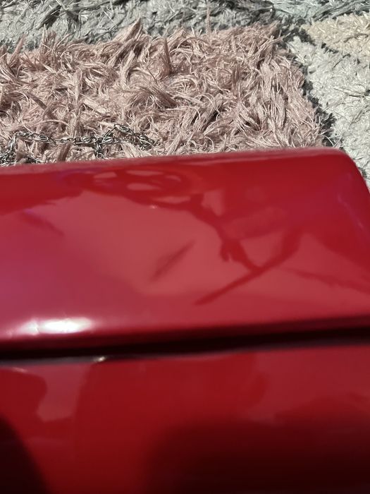 червена елегантна чанта