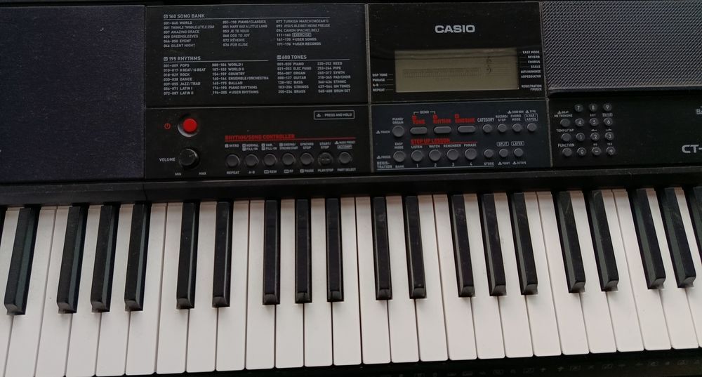 Продам Синтезатор CASIO CT-X 700