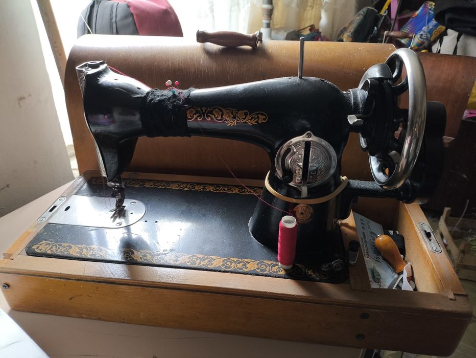 Швейная машинка ручная 15000  и ножная 20000 в хорошим и в рабочем сос