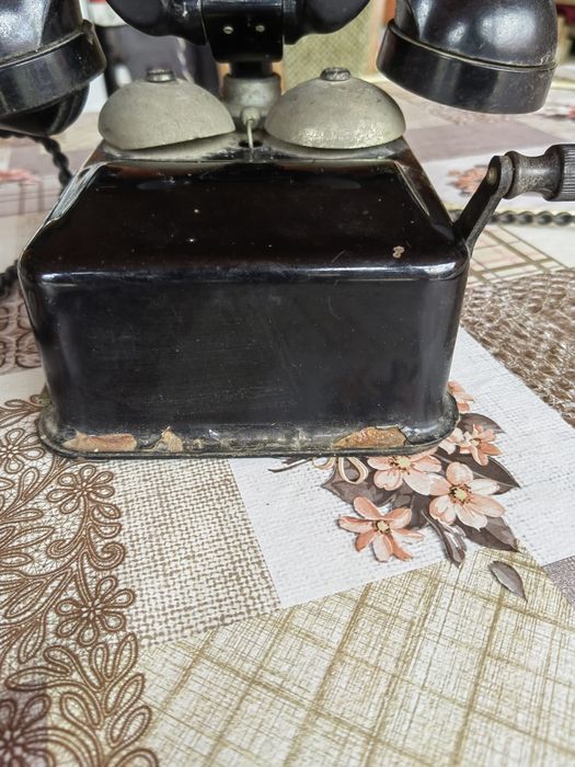 Telefon vechi cu manivela