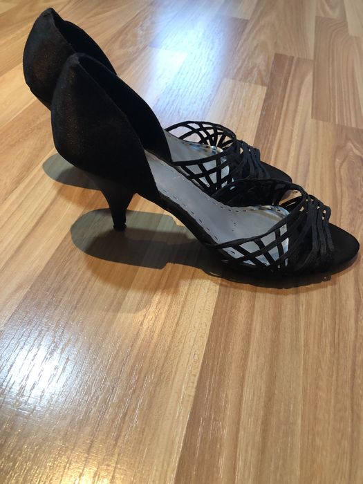 Дамски обувки с ток