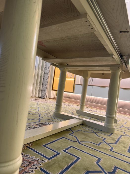 Стол для гостиной