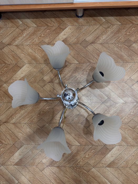 Продам люстру в хорошем качестве