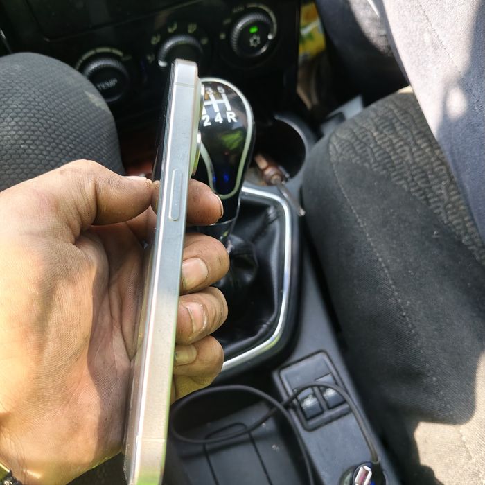 Iphone 15 pro белый