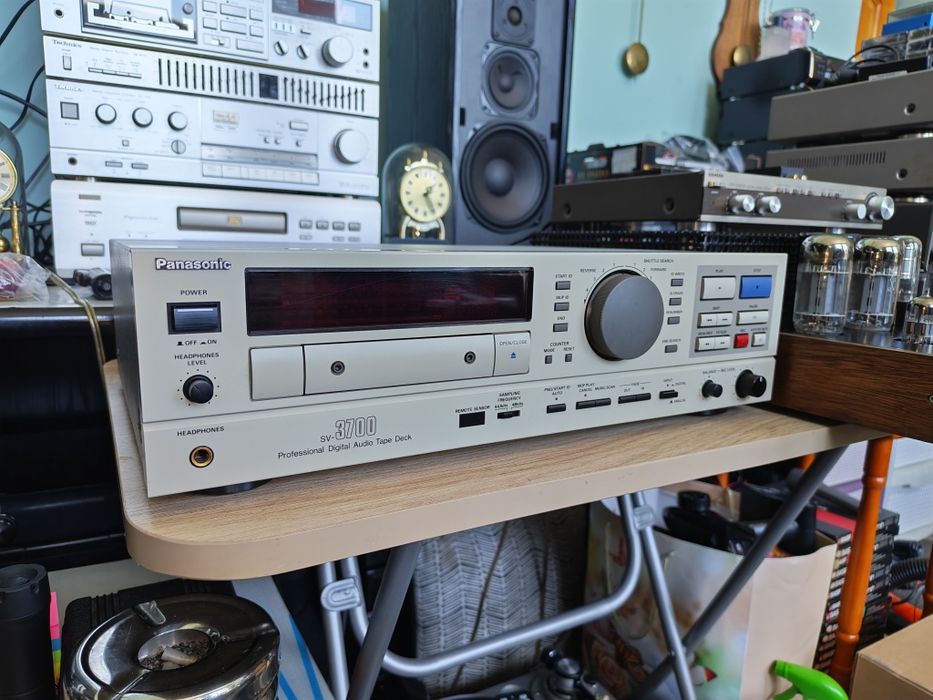 Vând Dat profesional Panasonic