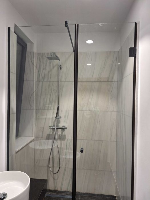 Instalare și reparare uși de sticlă și uși de duș