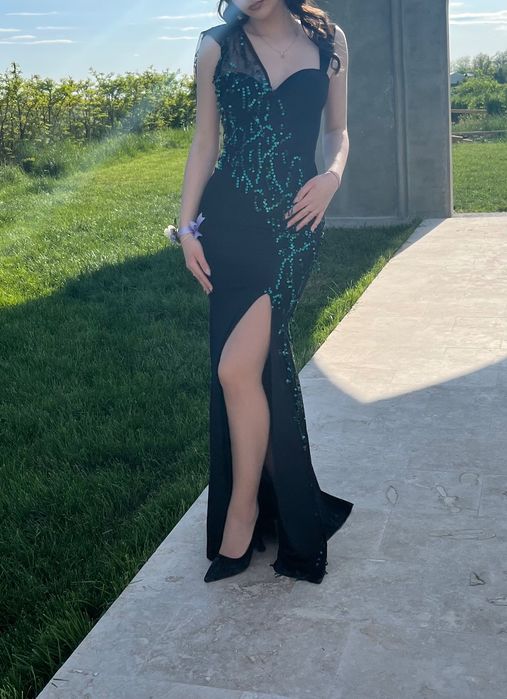 Rochie eveniment cu paiete si trena