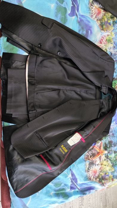 Продам костюм 52 размер