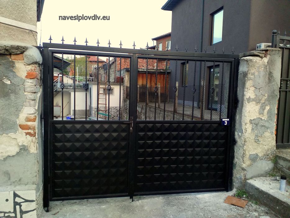 Парапети, врати и огради от ковано и гладко желязо