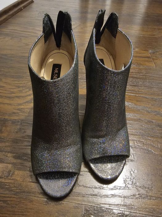 Vând sandale Musette