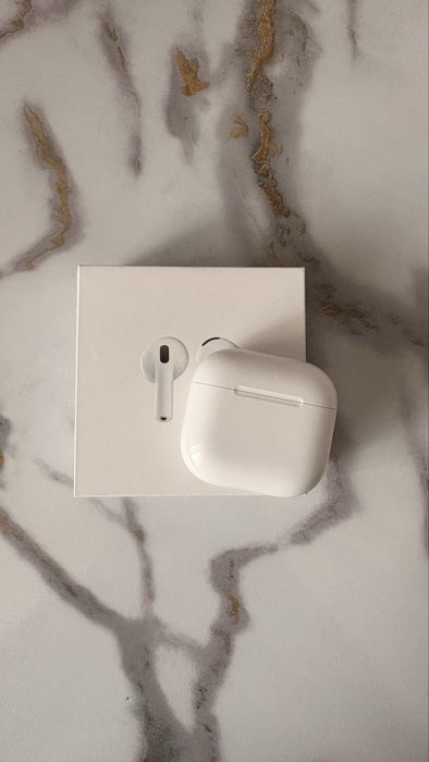 Продаётся AirPods 4 без шумоподавления