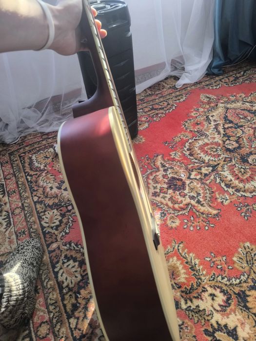 Продаётся гитар за 40ка