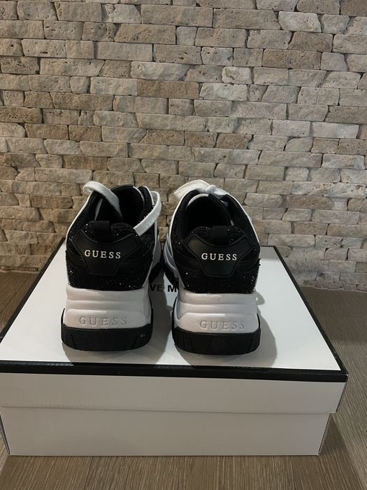 Кожени сникърси Guess