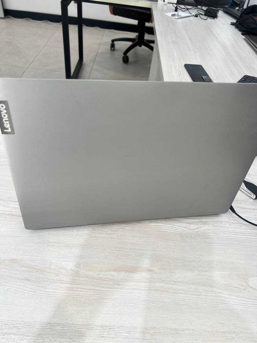 Lenovo Ryzen 5 3500U / 8GB DDR4 / 250 SSD / IPS FHD 15.6"