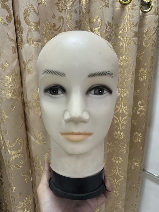 Манекен орамалга шапкага