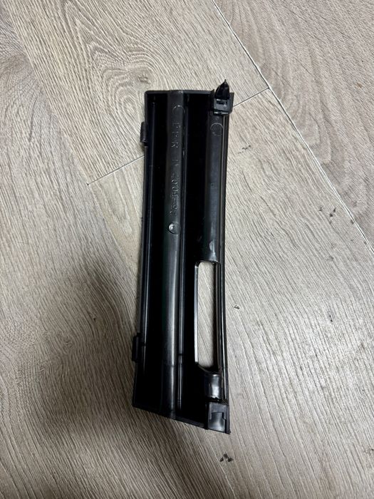 Grila stinga bara fata mercedes s-class w140