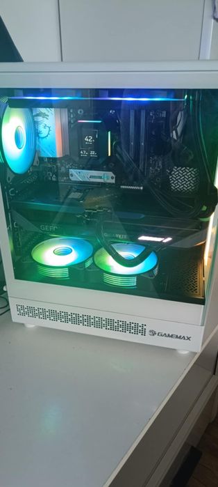 Изключително добър гейминг компютър с процесор AMD Ryzen 7 7800X3D