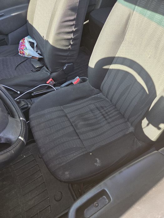 Vând 2 mașini taxi dispecerat 942