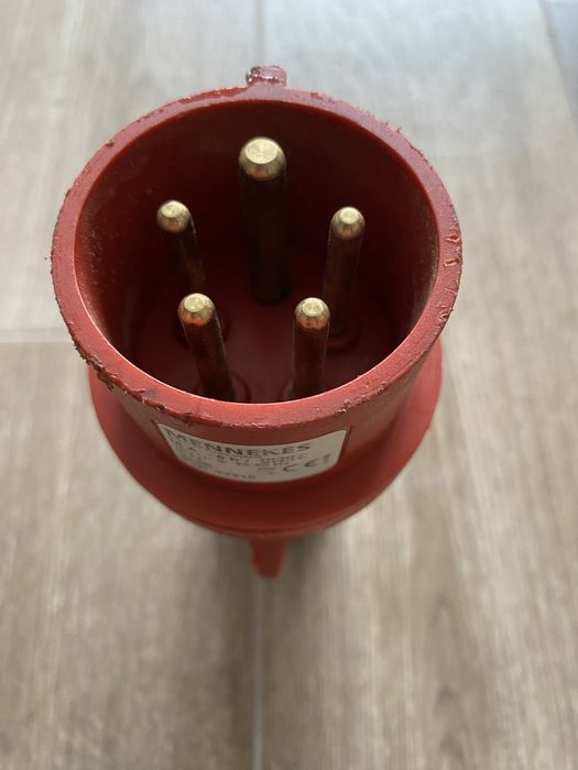 Stecher + priza trifazica Mennekes