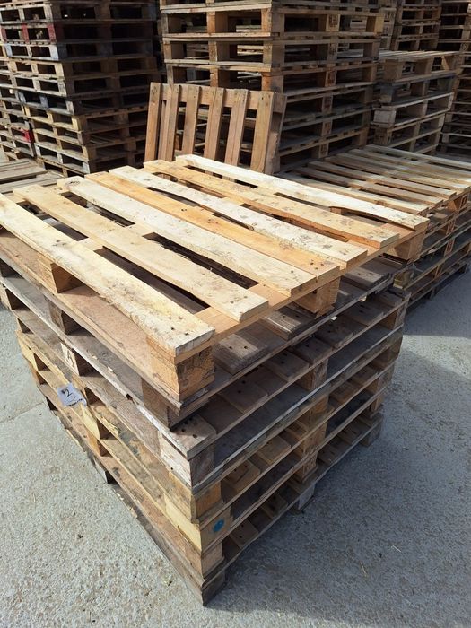 Vând paleti atipici pătrați