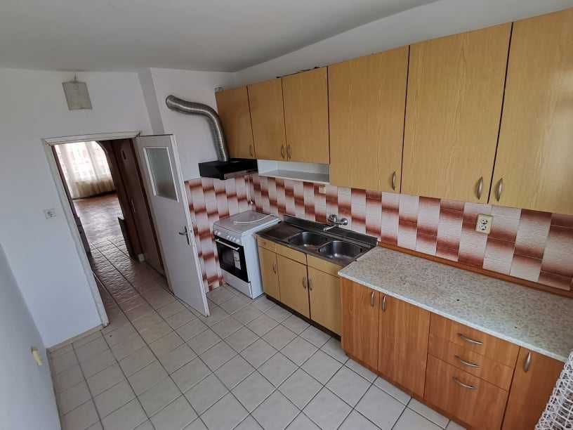 Дава се под наем Тристаен апартамент в Бургас, Възраждане - 100 кв.м за 204 € - Снимка #7