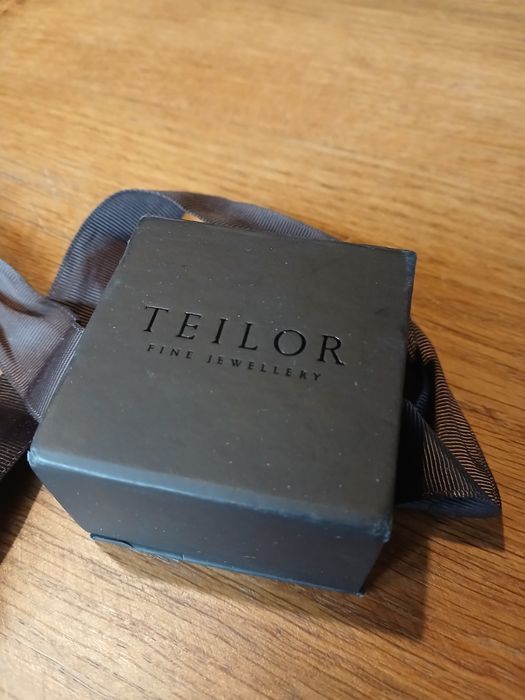 TEILOR - Cercei din aur galben cu diamante de 0.28ct.