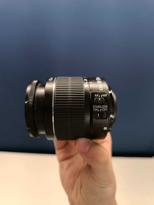 Canon EOS 2000D DSLR Фотоапарат- Перфектно състояние, като чисто нов.