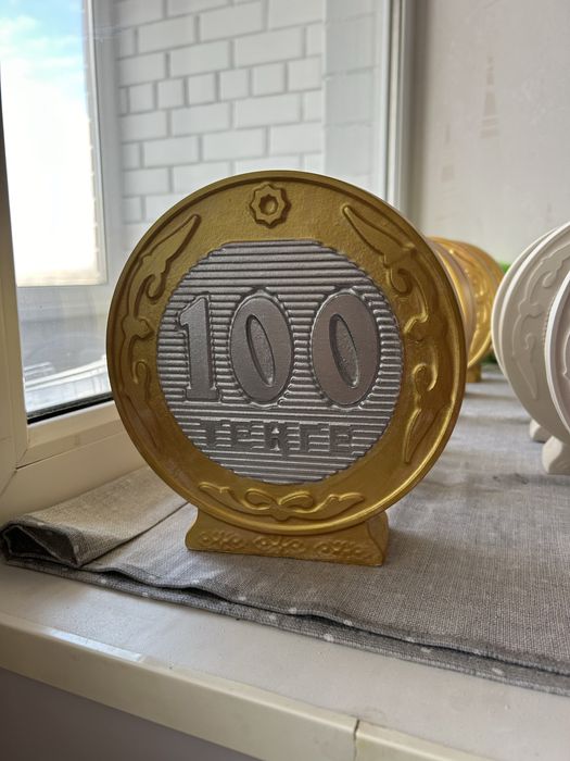 Продаю копилки номиналом 200 , 100 тенге из гипса.