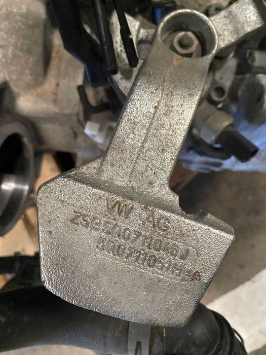 Cutie Viteza Manuala VW GOLF 7 / COD : ZSB500711046J