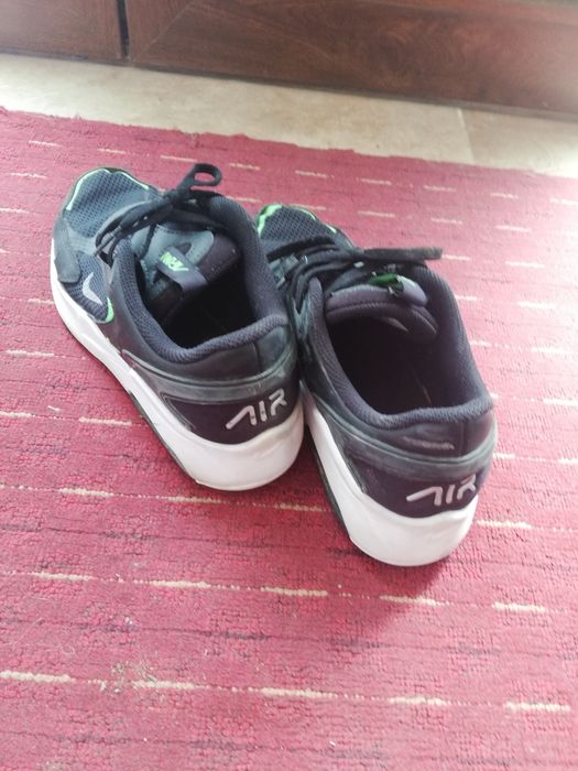 Adidași Nike de vânzare.