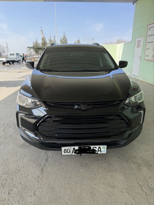 Автомобил Тракер