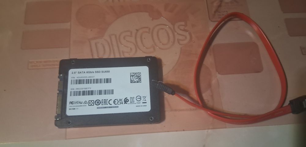 Vând SSD de 500gb cu tot cu cablu pentru a putea fi conectat la PC