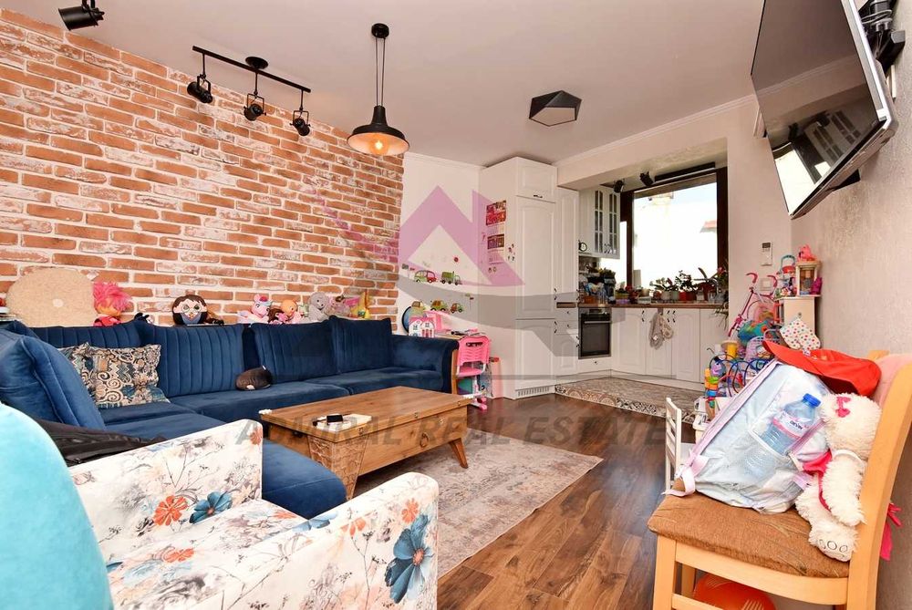 Продава се Тристаен апартамент в Варна, Базар Левски - 82 кв.м за 2513 €/кв.м - Снимка #1