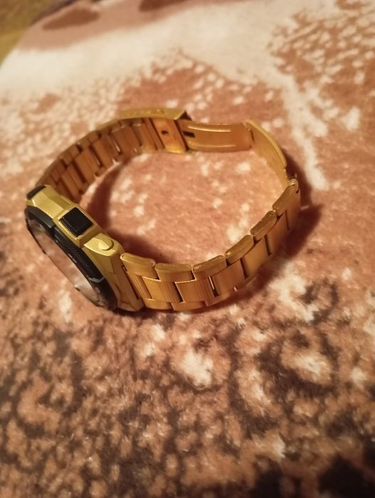 Продавам мъжки часовник skmei