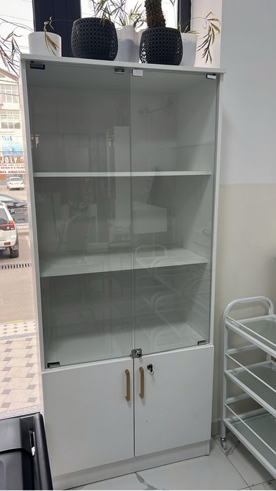 Тумбочки и шкафы