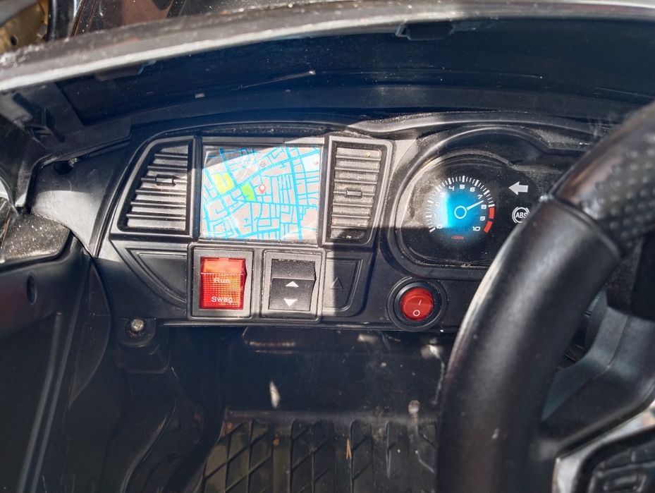 Продам машину детскую