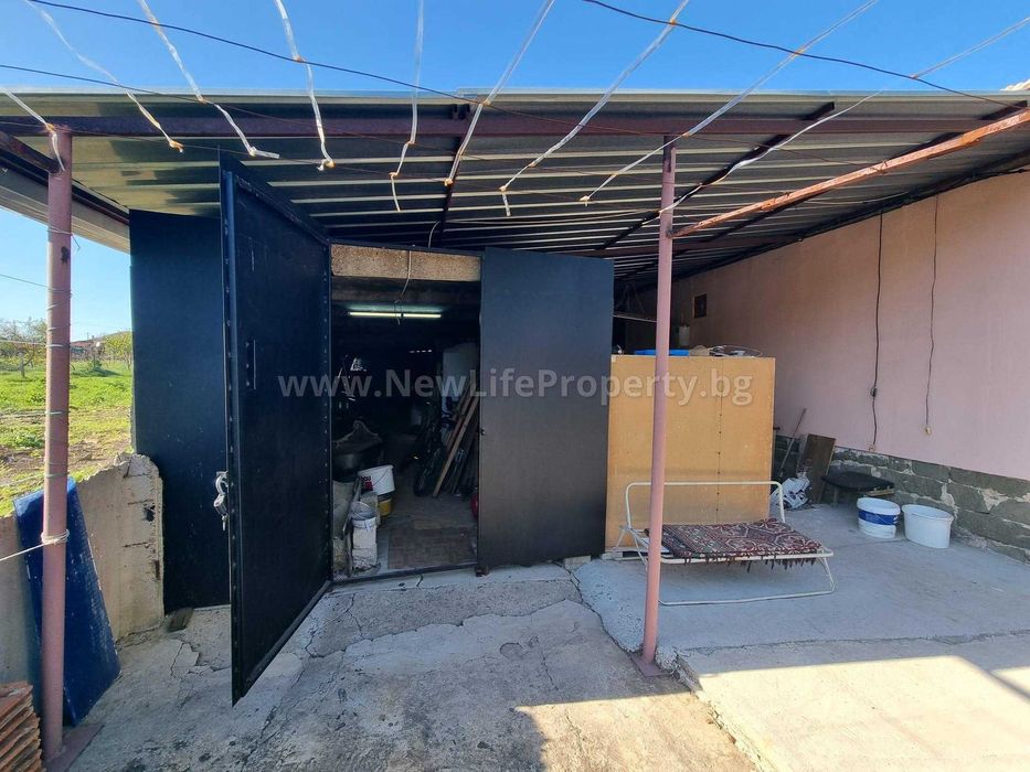 Едноетажна къща с мазе в с. Винарско, обл. Бургас