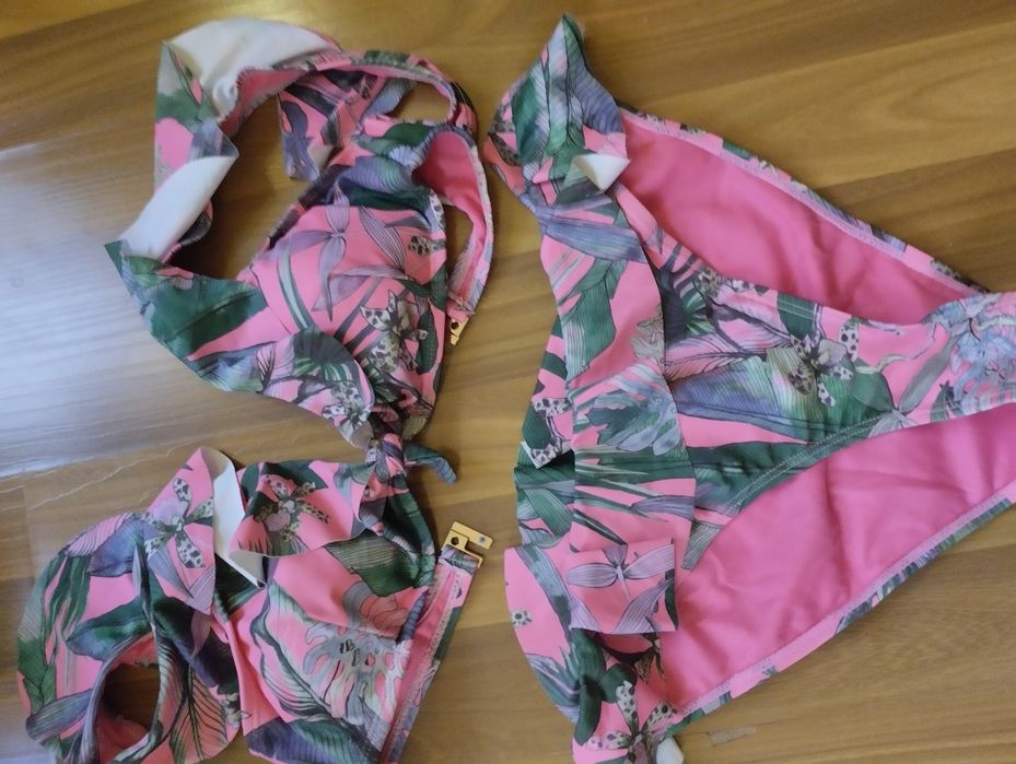 Бански костюм от две части