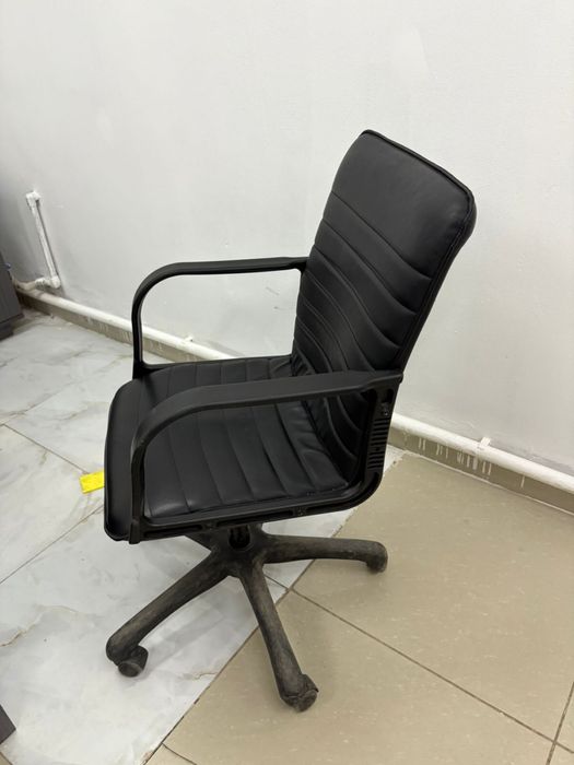 Офисные кресла в хорошем качестве.