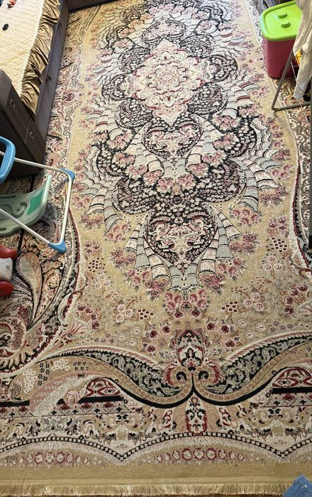 Ковер в зал или гостиную,в отличном состоянии