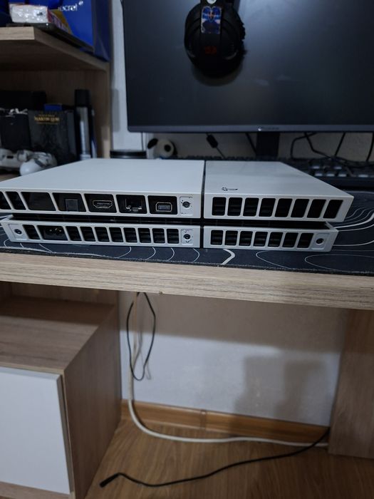 Ps4 1T бял (добавени 500gb) с един joystick  +13 игри