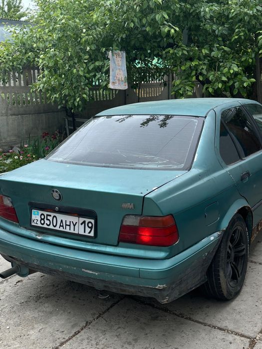 Продам бмв е36 срочнно