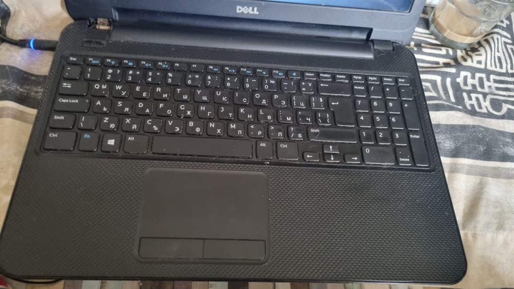 Лаптоп 15 инча DELL