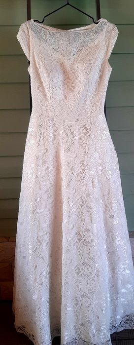 Продам шикарные платья по 7000