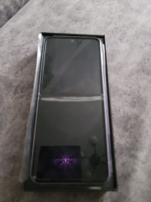 Продам или обменяю телефон Samsung Z flip 3
