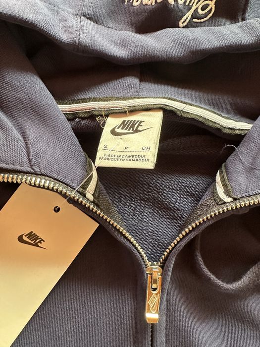 Мъжки,памучен,тъмно син екип Nike с бродирано лого на гърба