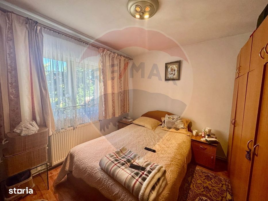 Apartament cu 4 camere de vânzare în zona Craiovita Noua