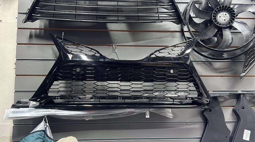 Решетка в бампер Камри 70 75 euro, usa