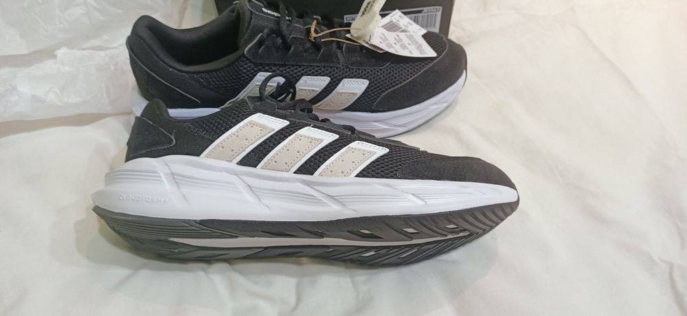 Кроссовки адики, новые